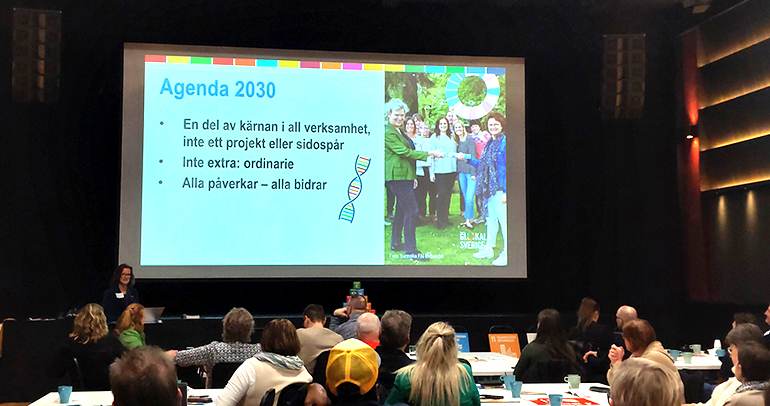 Bilden visar en presentationsbild med texten Agenda 2030 en del av kärnan i all verksamhet, inte ett projekt eller sidospår, inte extra: ordinarie, alla påverkar, alla bidrar